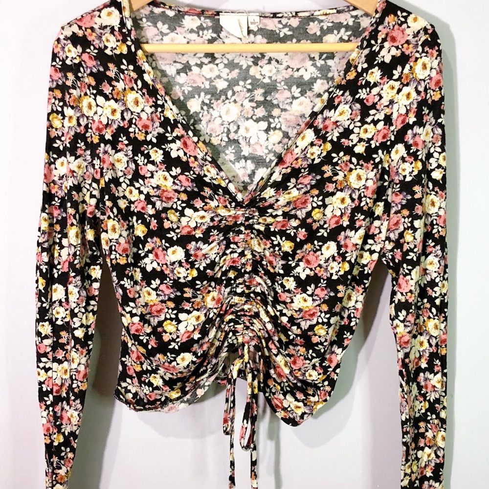 2 for $20 | Long sleeve v neck crop floral shirt